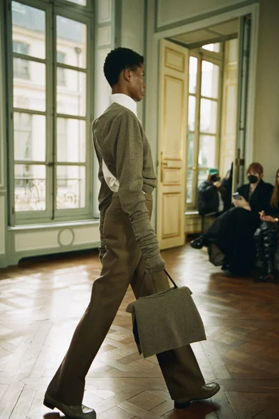 Look 16